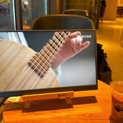 星巴克气氛组新装备？自制 17.3 寸 4K120Hz 高刷便携屏分享